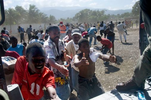 us_navy_distributes_water_to_haitians_in_port-au-prince_2010-01-16