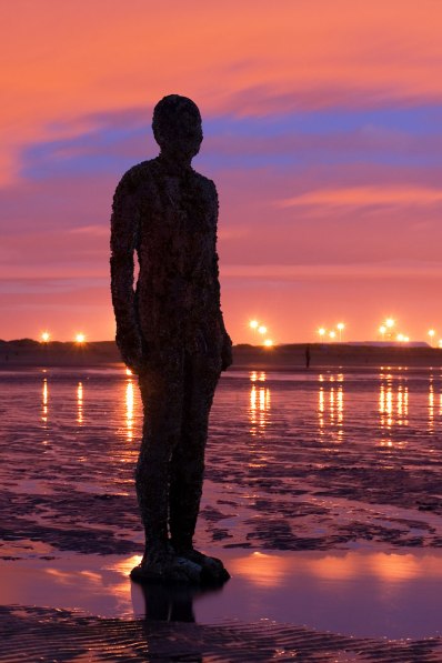 Antony_Gormley_-_Another_Place_-_Crosby_Beach_01