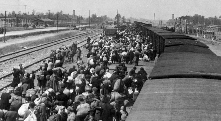 1024px-May_1944_-_Jews_from_Carpathian_Ruthenia_arrive_at_Auschwitz-Birkenau