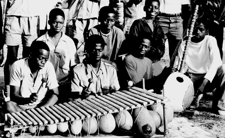 lossy-page1-1024px-ASC_Leiden_-_Coutinho_Collection_-_G_14_-_Life_in_Ziguinchor,_Senegal_-_PAIGC_boarding_school_band,_Ziguinchor_-_1973_-_Balafon_-_Kora.tif