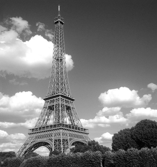 800px-Tour_eiffel_juin_2017