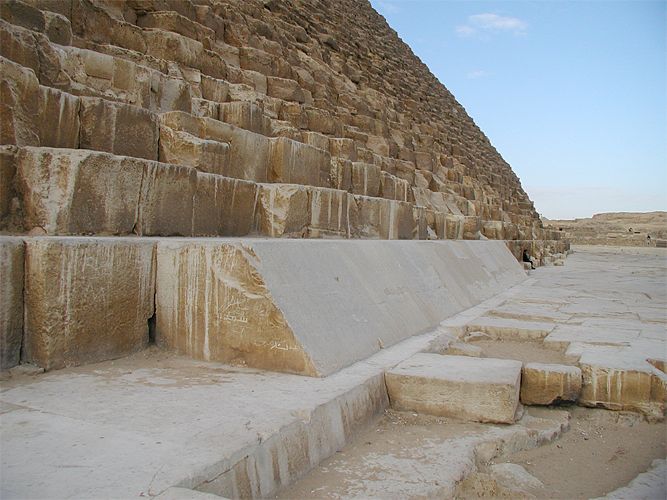 Cheops_pyramid_02.jpg