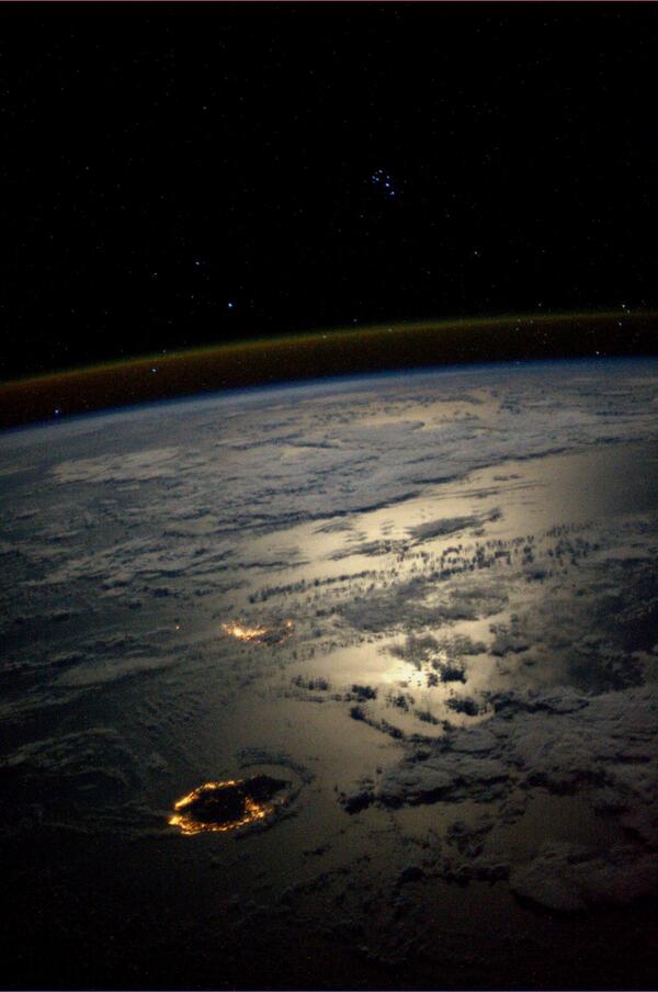 Mauritius_and_Réunion_at_night.jpg