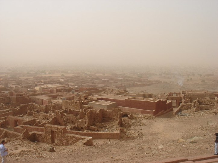 800px-View_of_Oualata_3